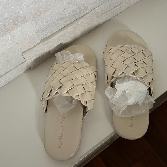 Bottega Veneta Men's Intrecciato Leather Sandals - Picture 7 of 13